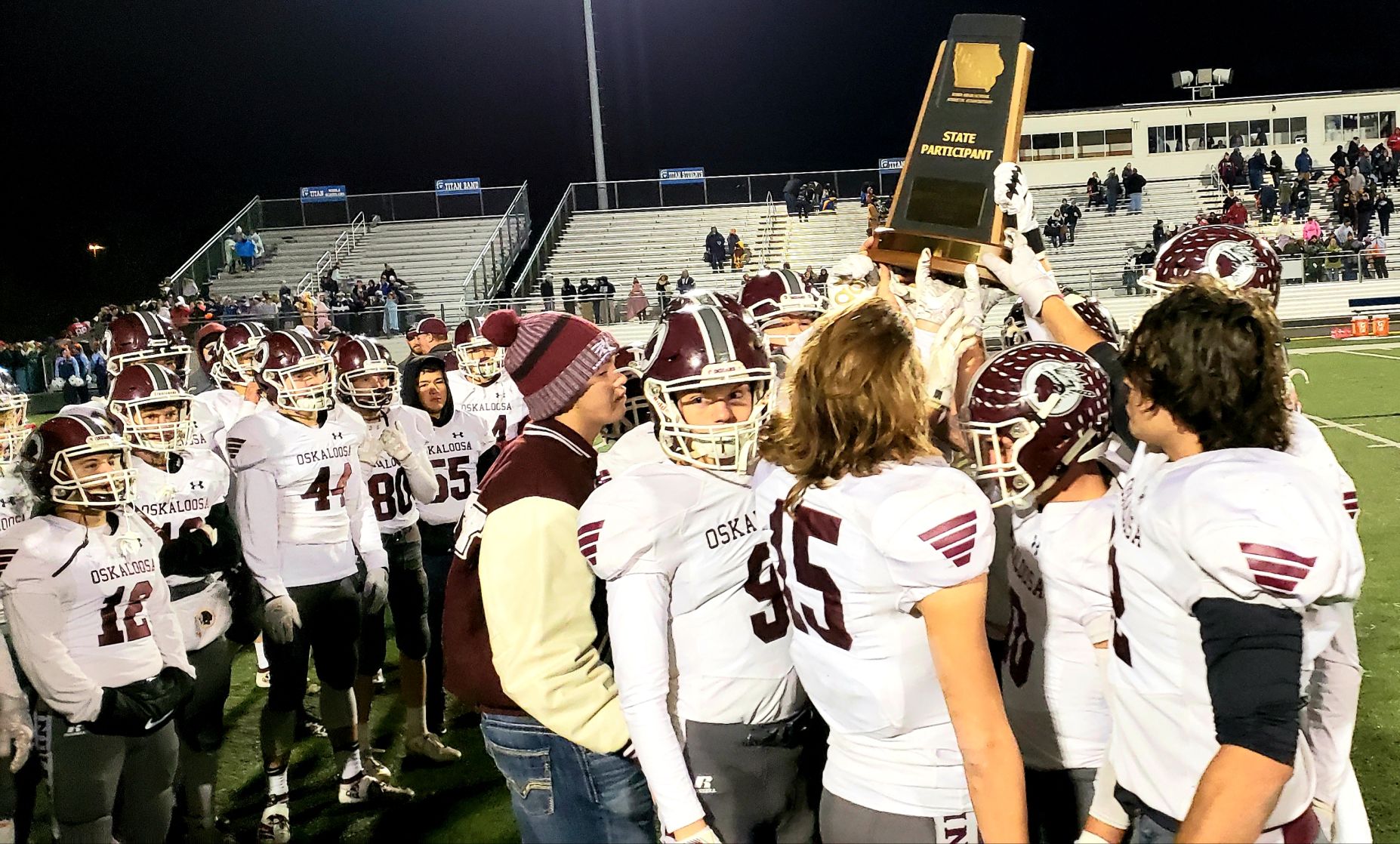 Oskaloosa vs Lewis Central in IHSAA Playoffs